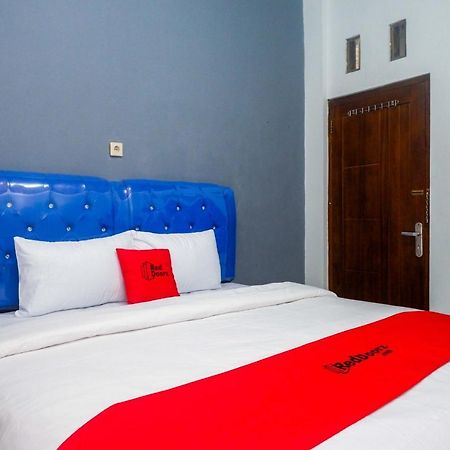 Готель Reddoorz At Pakuncen Malioboro Джок'якарта Екстер'єр фото