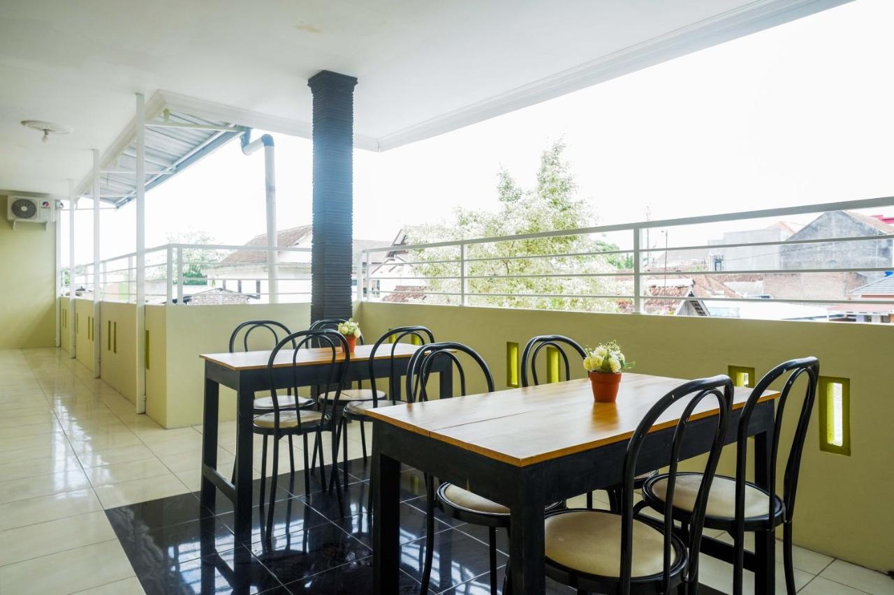 Готель Reddoorz At Pakuncen Malioboro Джок'якарта Екстер'єр фото