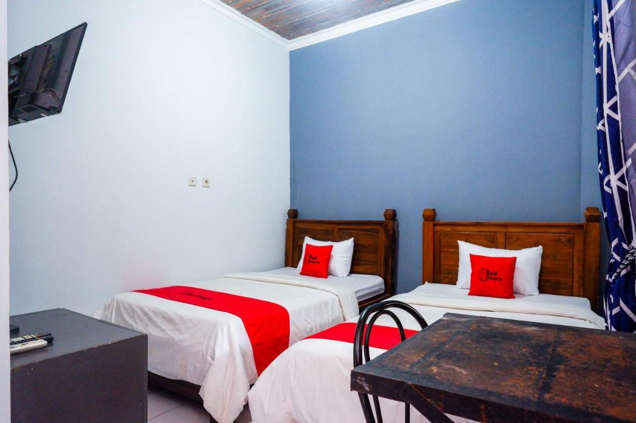 Готель Reddoorz At Pakuncen Malioboro Джок'якарта Екстер'єр фото